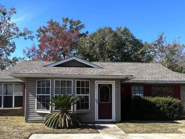 19 Stratford Place, Gulfport, MS 39503