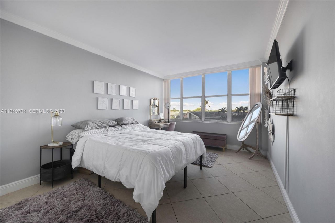 7441 Wayne Ave, Unit 2B, Miami Beach, FL 33141 Photo