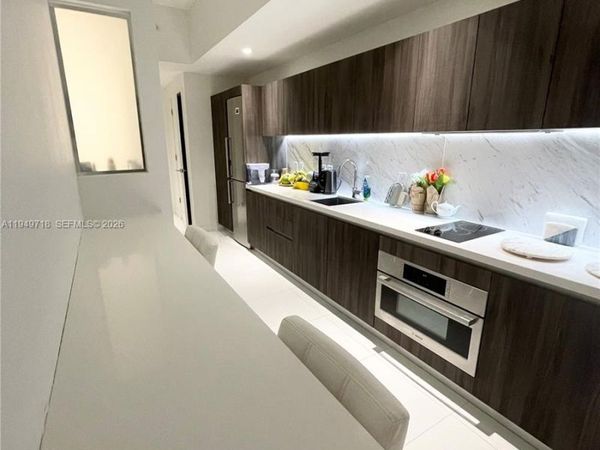 851 NE 1st Ave, Unit 305, Miami, FL 33132