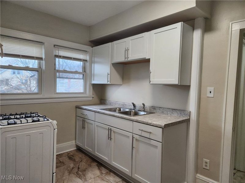 529 E Cuyahoga Falls Avenue, Unit 3, Akron, OH 44310 Photo 2