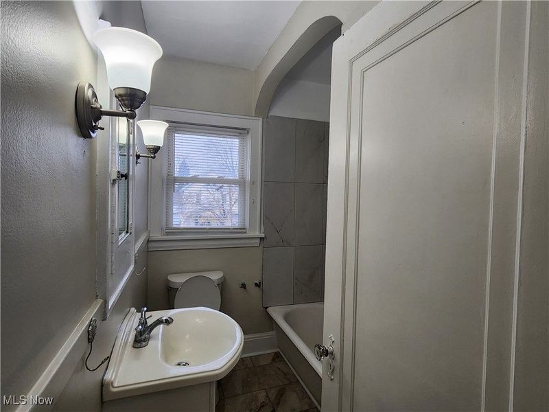 529 E Cuyahoga Falls Avenue, Unit 3, Akron, OH 44310 Photo 7