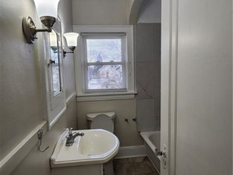 529 E Cuyahoga Falls Avenue, Unit 3, Akron, OH 44310 Photo 8