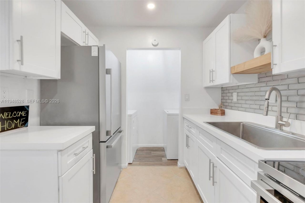 927 NE 199th St, Unit 202, Miami, FL 33179 Photo