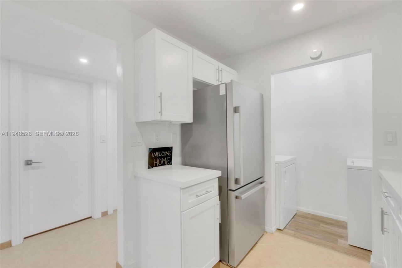 927 NE 199th St, Unit 202, Miami, FL 33179 Photo