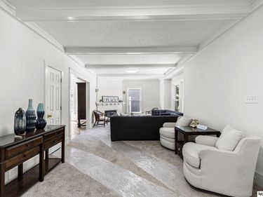 323 N 38th Avenue, Omaha, NE 68131