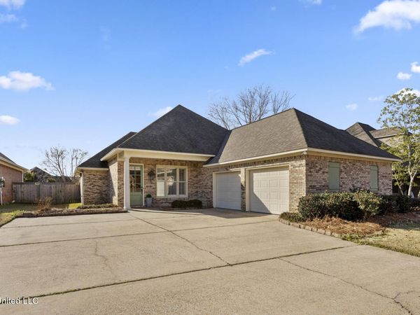 326 Lasalle Court, Flowood, MS 39232