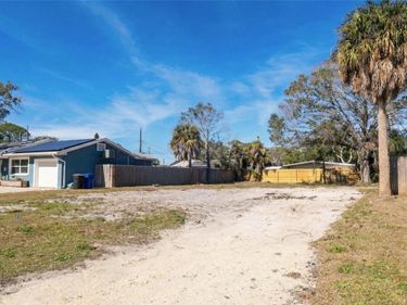 319 80TH AVENUE NE, ST PETERSBURG, FL 33702