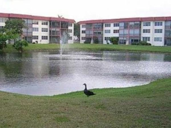 681 S Hollybrook Drive, Unit 105, Pembroke Pines, FL 33025