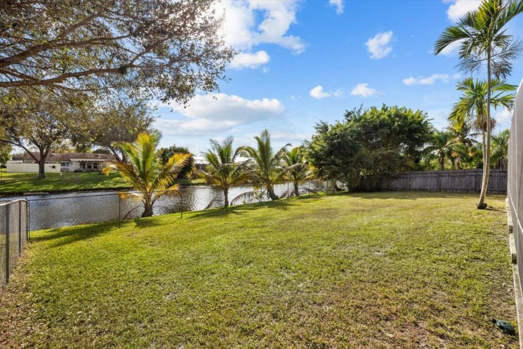 218 Las Palmas Street, Royal Palm Beach, FL 33411 Photo