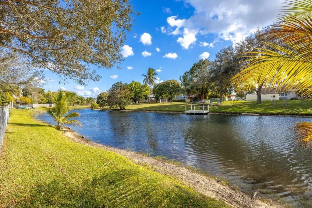 218 Las Palmas Street, Royal Palm Beach, FL 33411 Photo