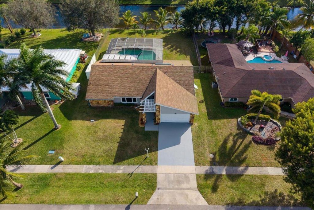 218 Las Palmas Street, Royal Palm Beach, FL 33411 Photo