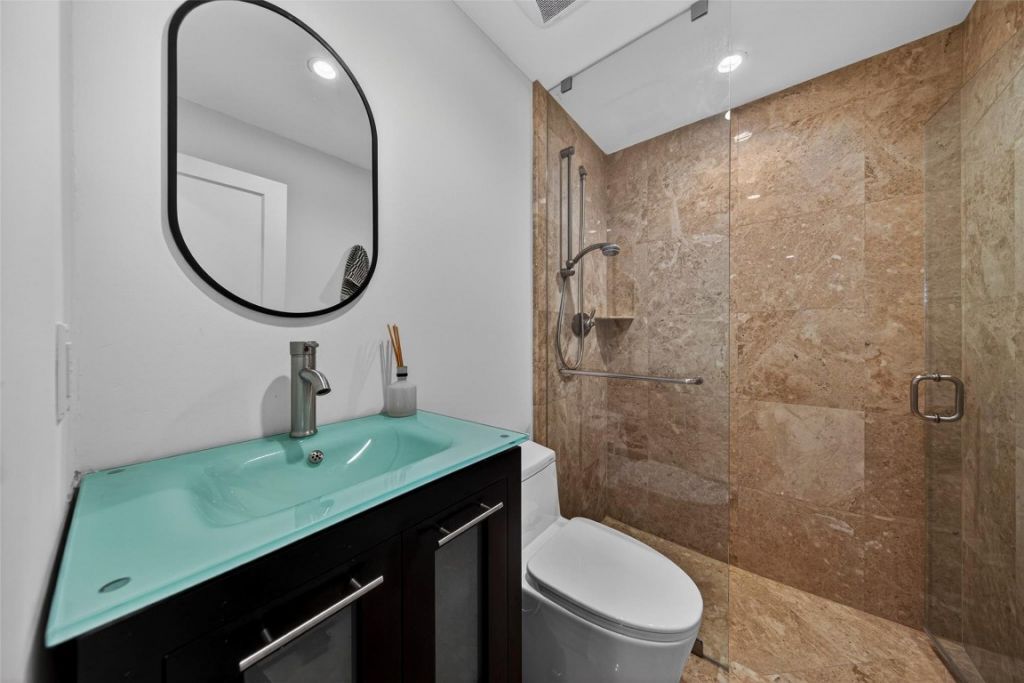 1001 SE 10th Street, Fort Lauderdale, FL 33316 Photo