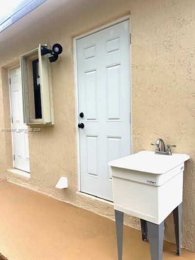 832 NW 16th Ter, Fort Lauderdale, FL 33311 Photo