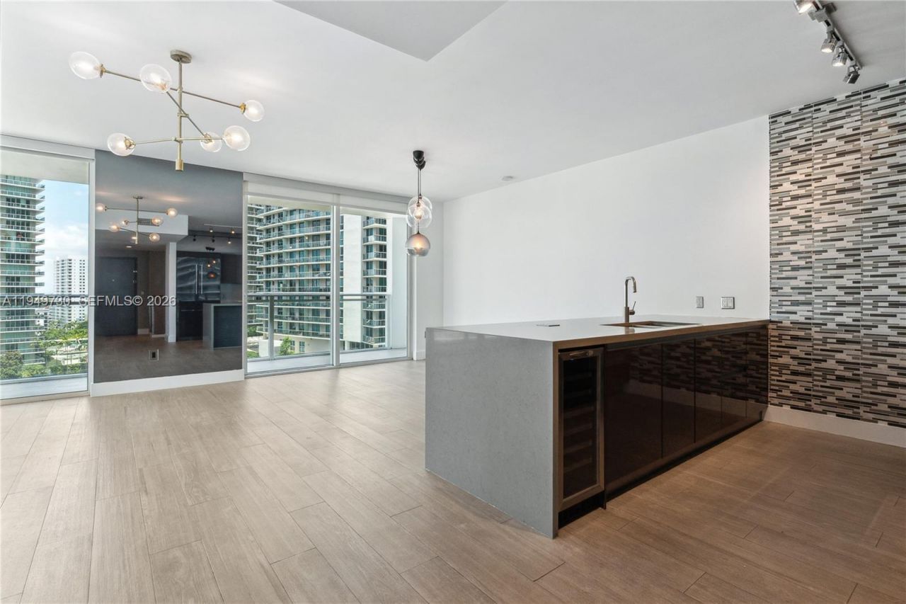 1080 SW Brickell Ave, Unit 1401, Miami, FL 33131 Photo