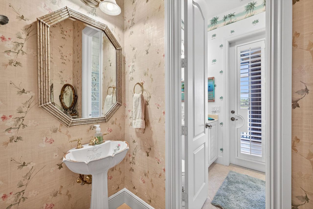 1490 Middle Gulf Dr, Sanibel, FL 33957 Photo