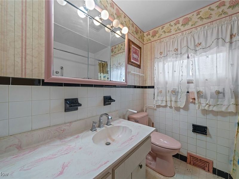 23637 Shurmer Drive, Warrensville Heights, OH 44128 Photo 16