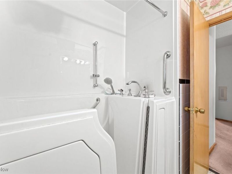 23637 Shurmer Drive, Warrensville Heights, OH 44128 Photo 17