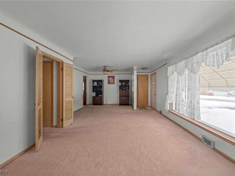 23637 Shurmer Drive, Warrensville Heights, OH 44128 Photo 4