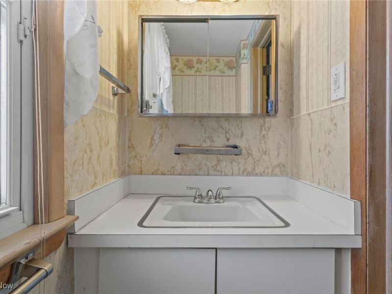 23637 Shurmer Drive, Warrensville Heights, OH 44128 Photo 9