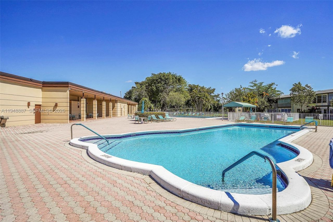 7200 NW 4th Pl, Unit 201, Margate, FL 33063 Photo