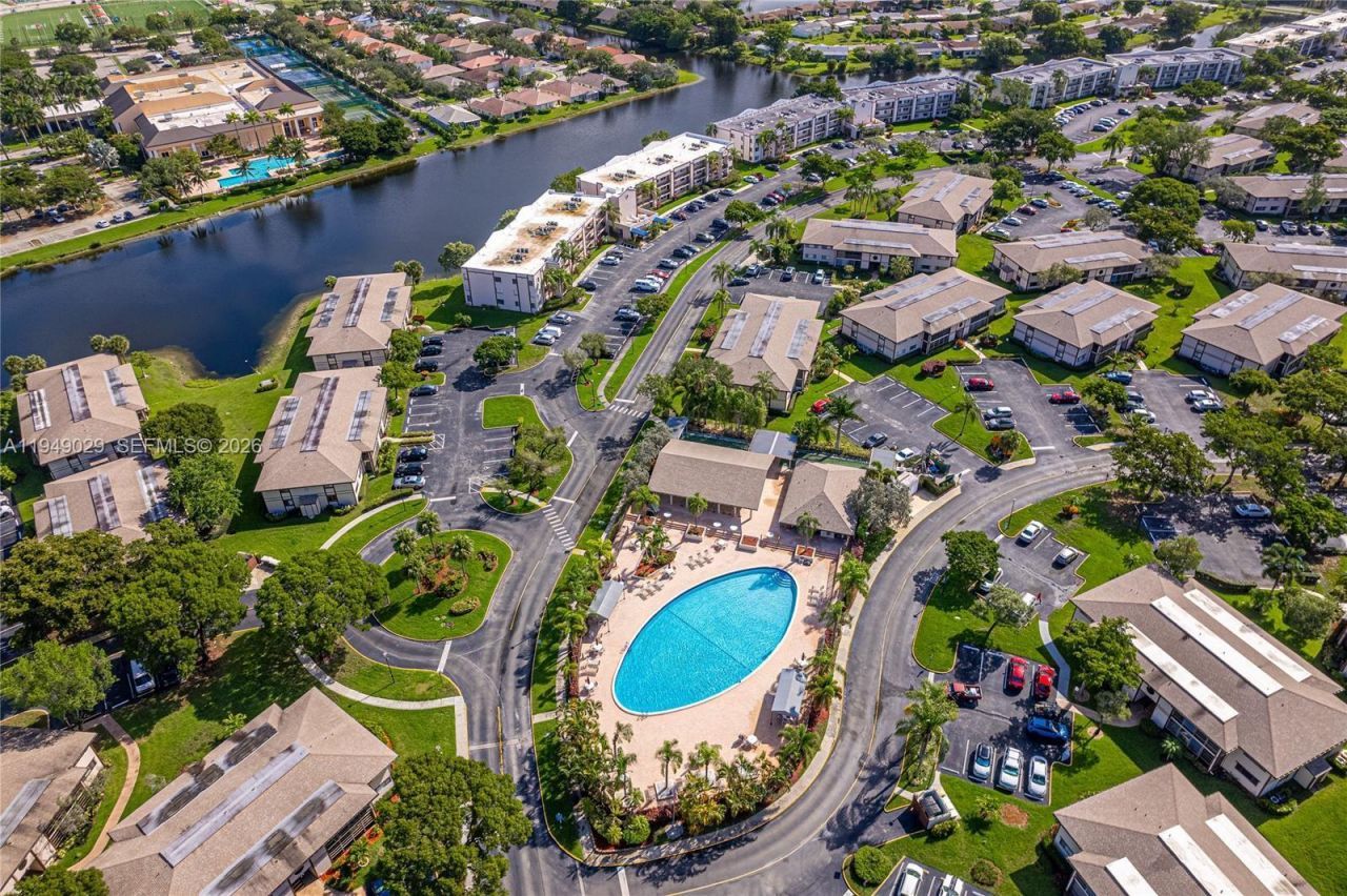 9411 S Belfort Cir, Unit 208, Tamarac, FL 33321 Photo