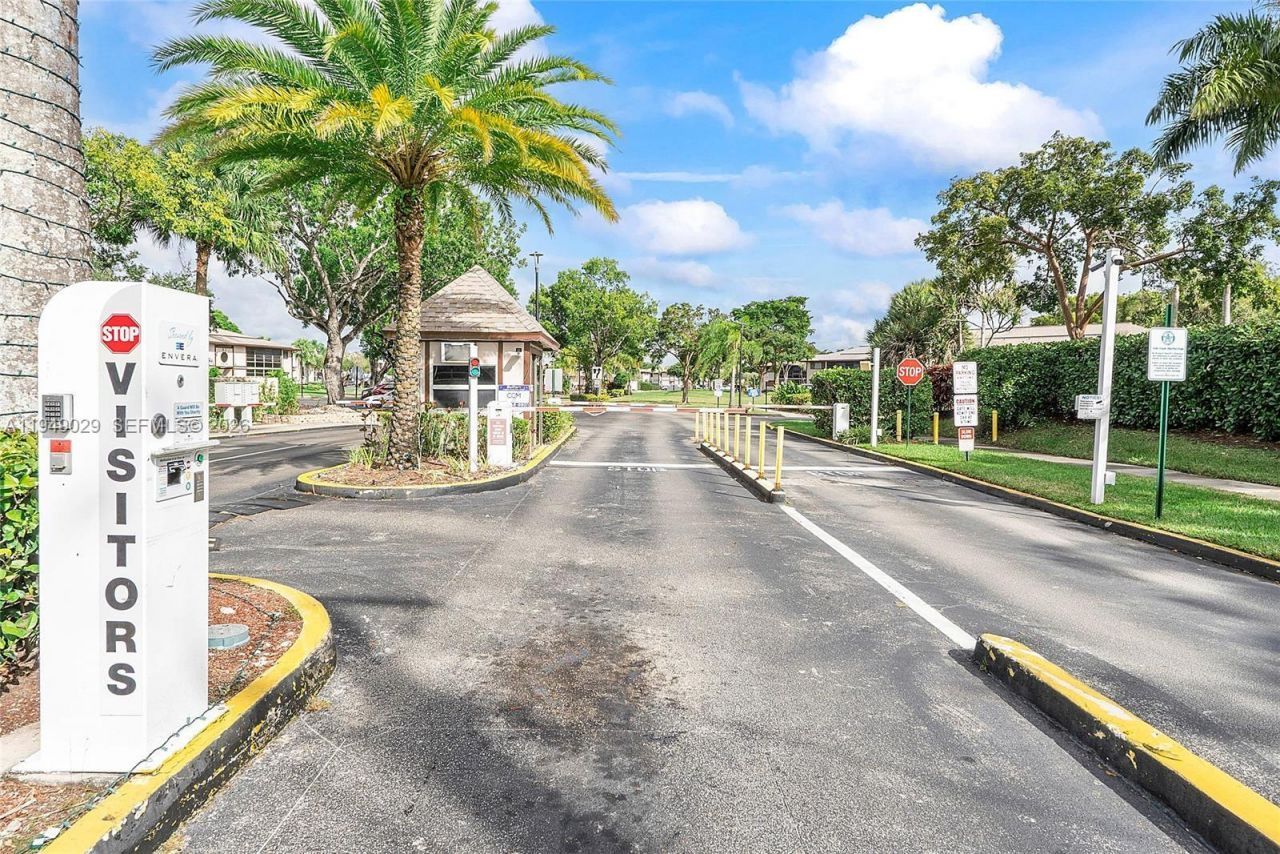 9411 S Belfort Cir, Unit 208, Tamarac, FL 33321 Photo