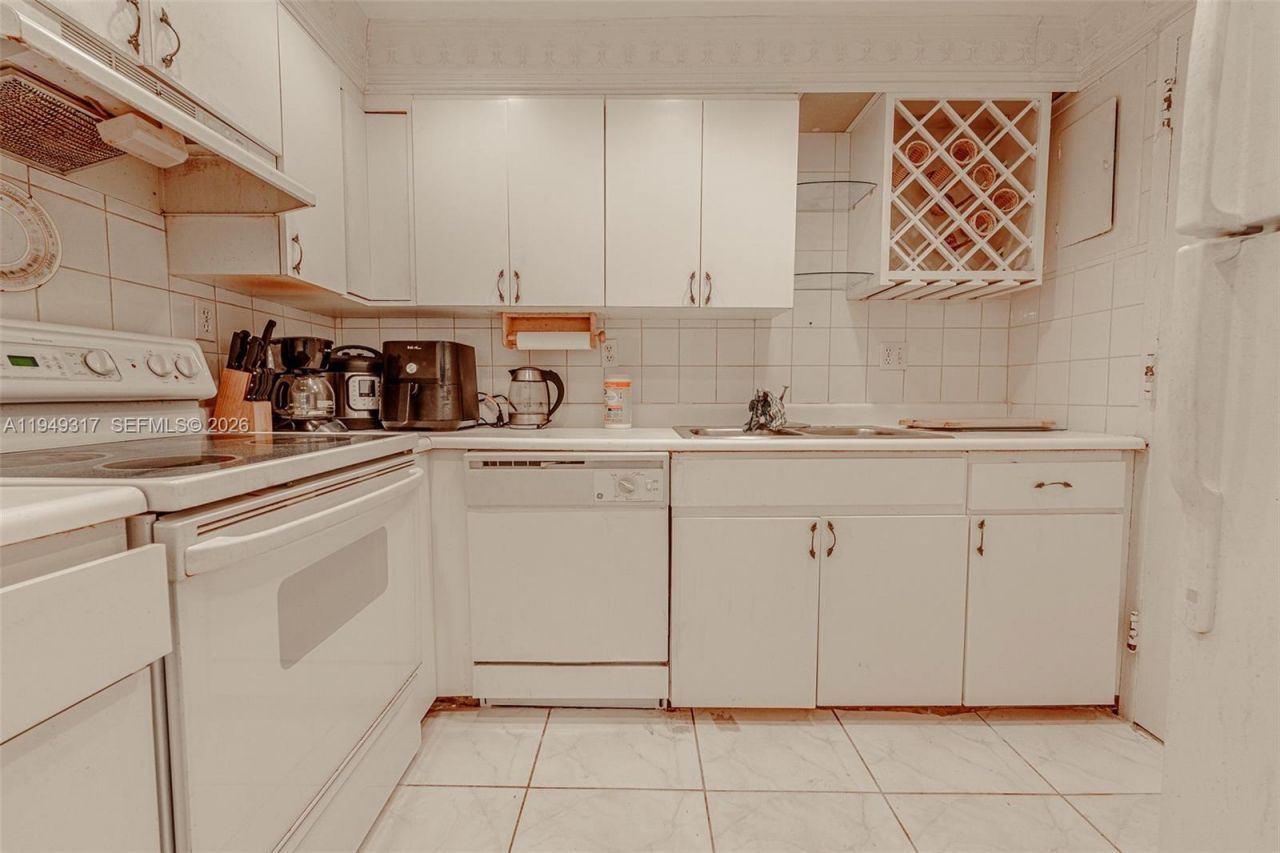 200 178th Dr, Unit 406, Sunny Isles Beach, FL 33160 Photo