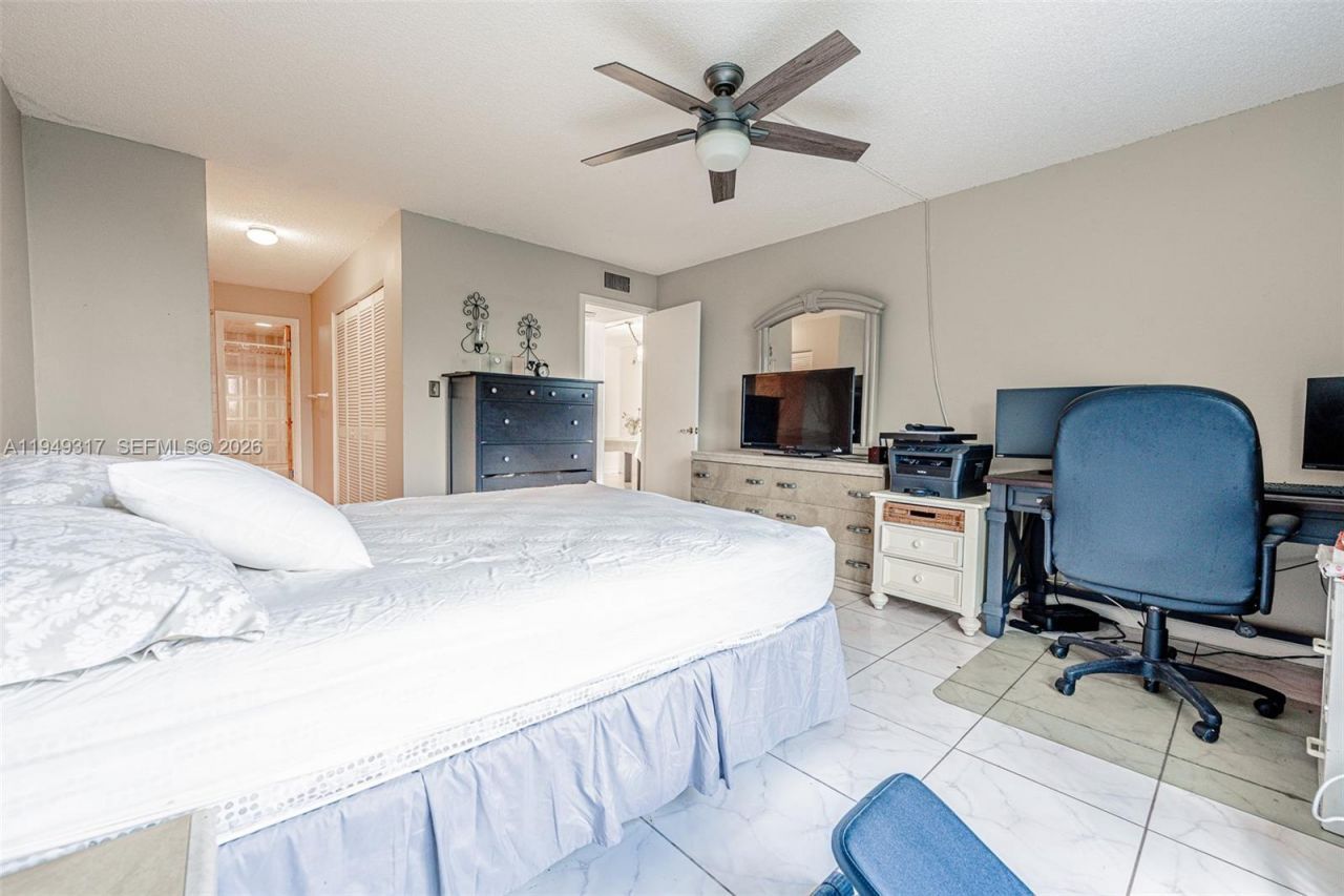 200 178th Dr, Unit 406, Sunny Isles Beach, FL 33160 Photo