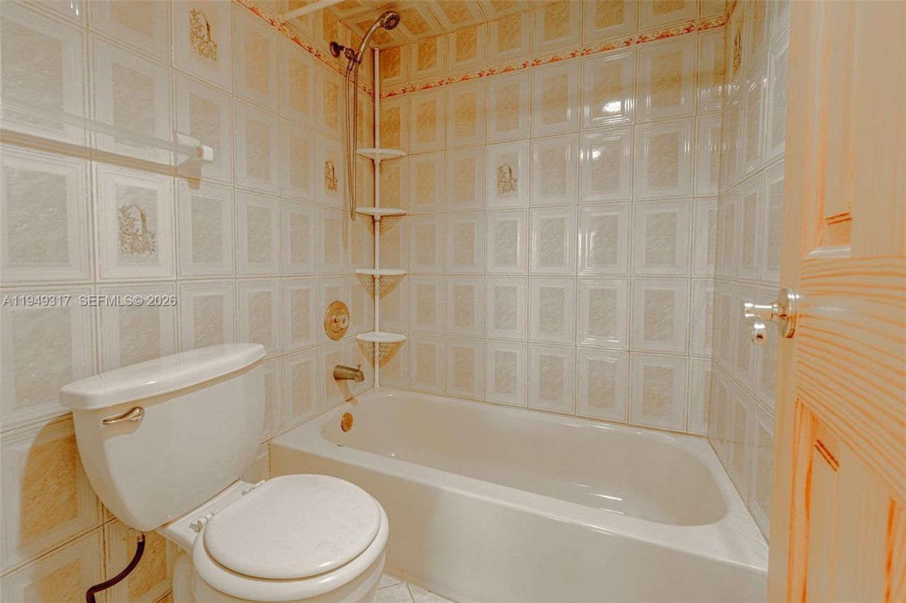 200 178th Dr, Unit 406, Sunny Isles Beach, FL 33160 Photo