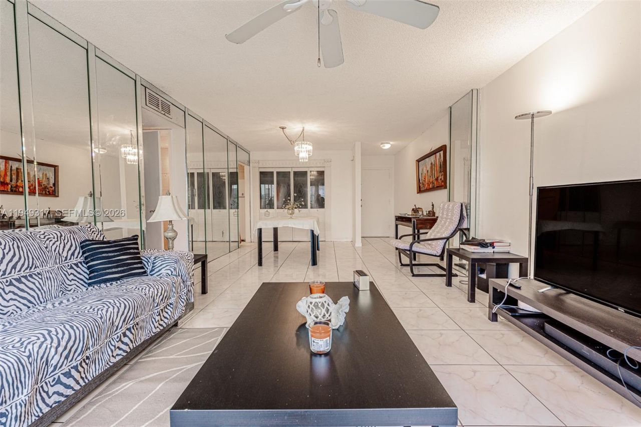 200 178th Dr, Unit 406, Sunny Isles Beach, FL 33160 Photo