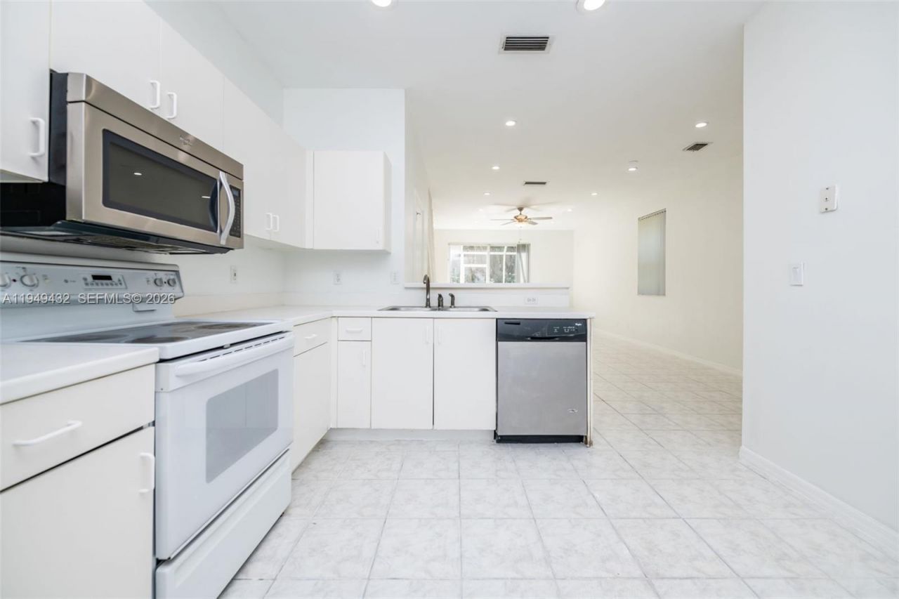 1911 Madeira Dr, Unit 1911, Weston, FL 33327 Photo