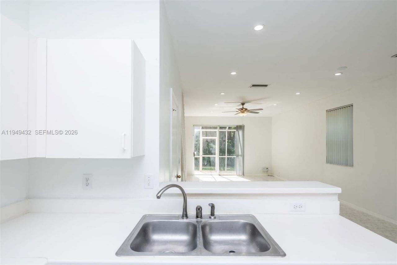 1911 Madeira Dr, Unit 1911, Weston, FL 33327 Photo