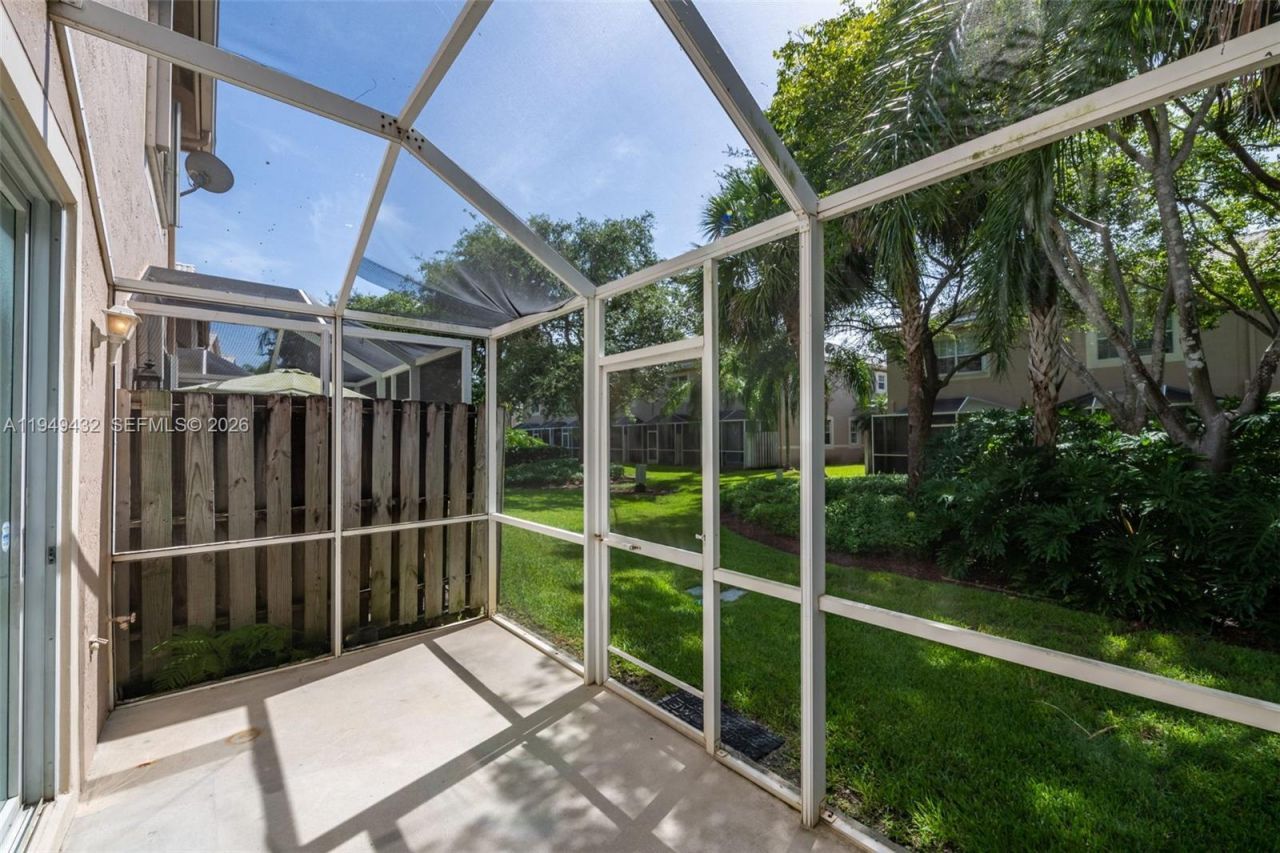 1911 Madeira Dr, Unit 1911, Weston, FL 33327 Photo