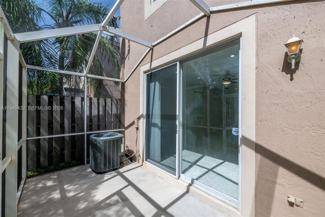 1911 Madeira Dr, Unit 1911, Weston, FL 33327 Photo