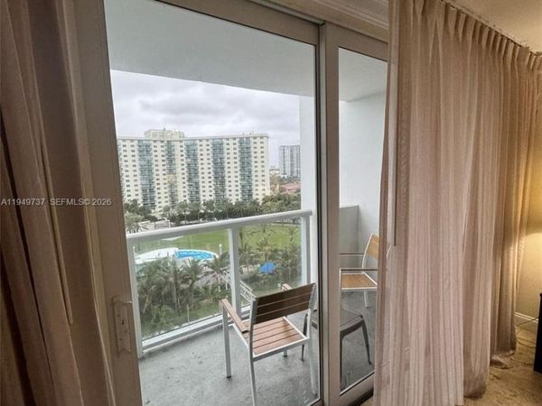 19201 Collins Ave, Unit 831, Sunny Isles Beach, FL 33160