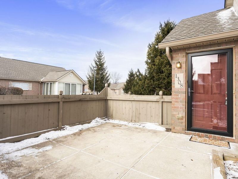 1308 Amberlea Drive W, Unit 11, Columbus, OH 43230 Photo 3