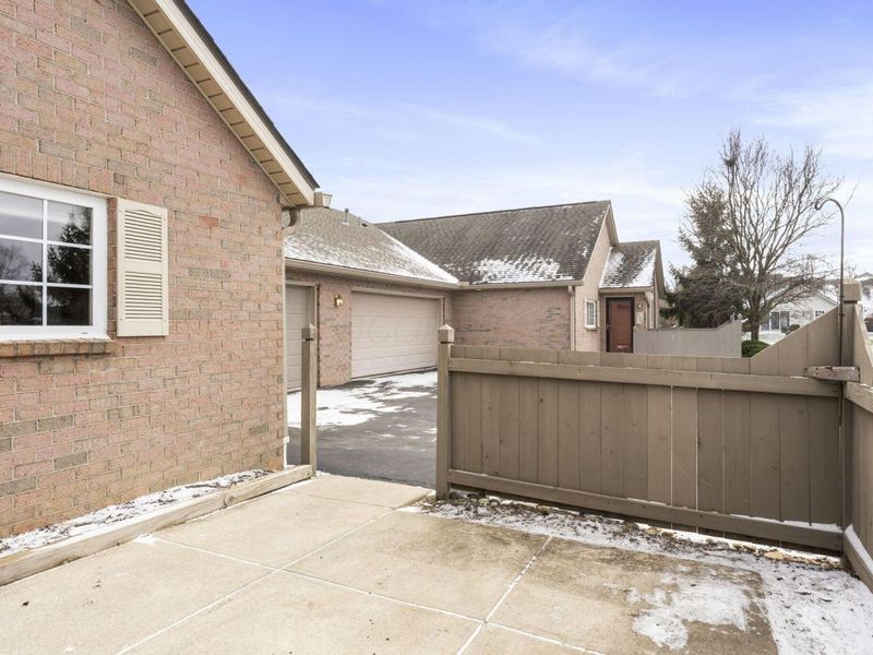 1308 Amberlea Drive W, Unit 11, Columbus, OH 43230 Photo 4