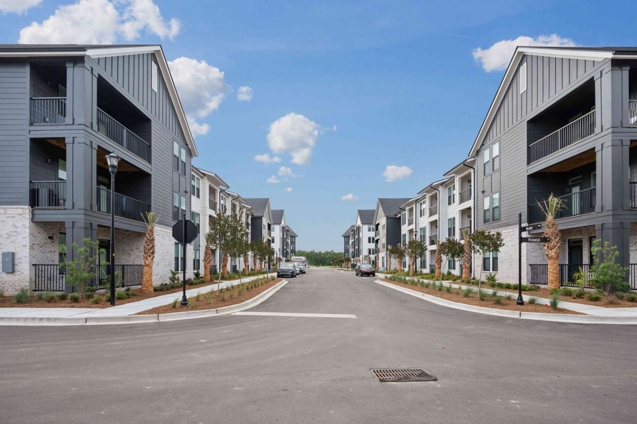 331 Pickwick Dr. Photo 22