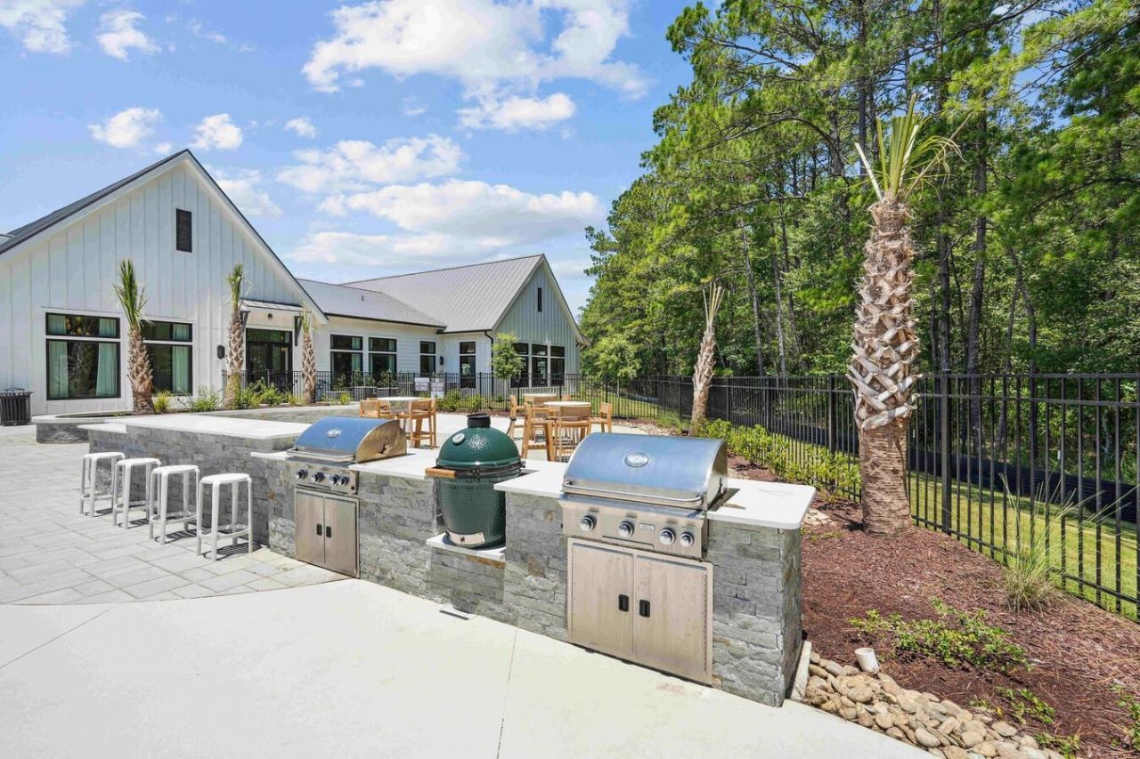 331 Pickwick Dr. Photo 27