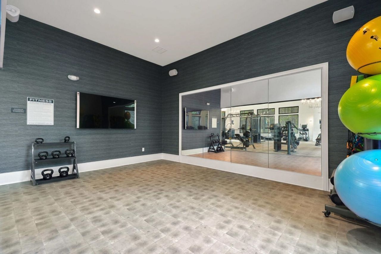 331 Pickwick Dr. Photo 34