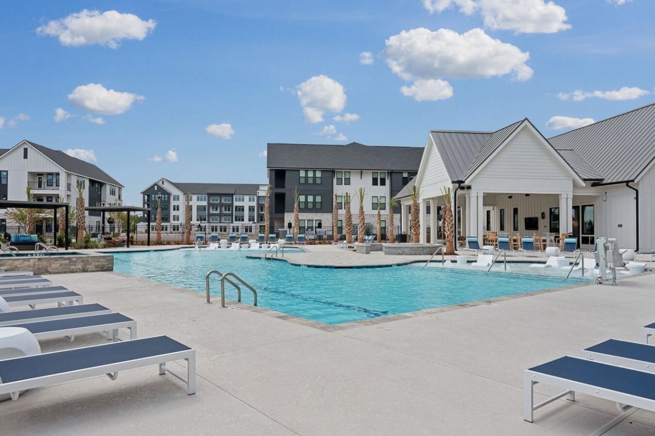 331 Pickwick Dr. Photo 4