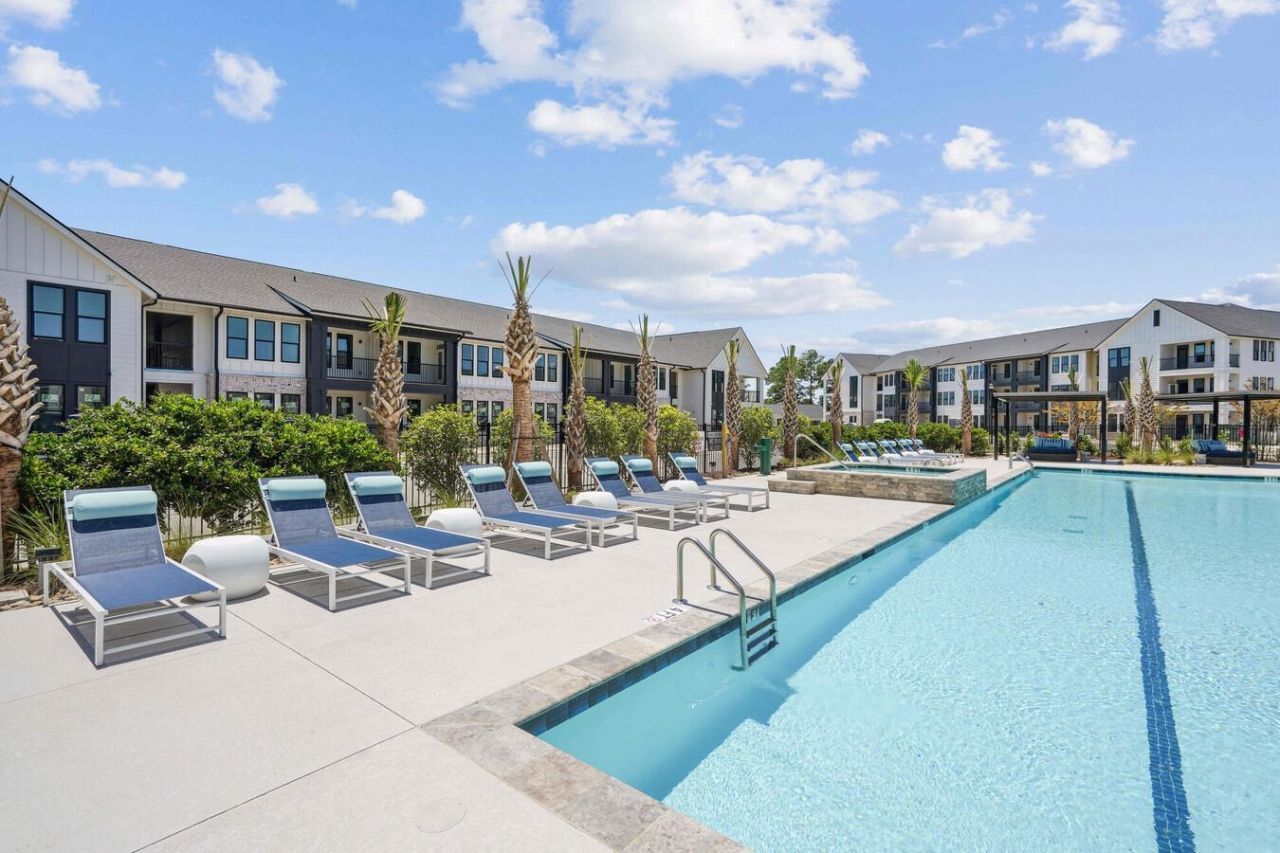 331 Pickwick Dr. Photo 7