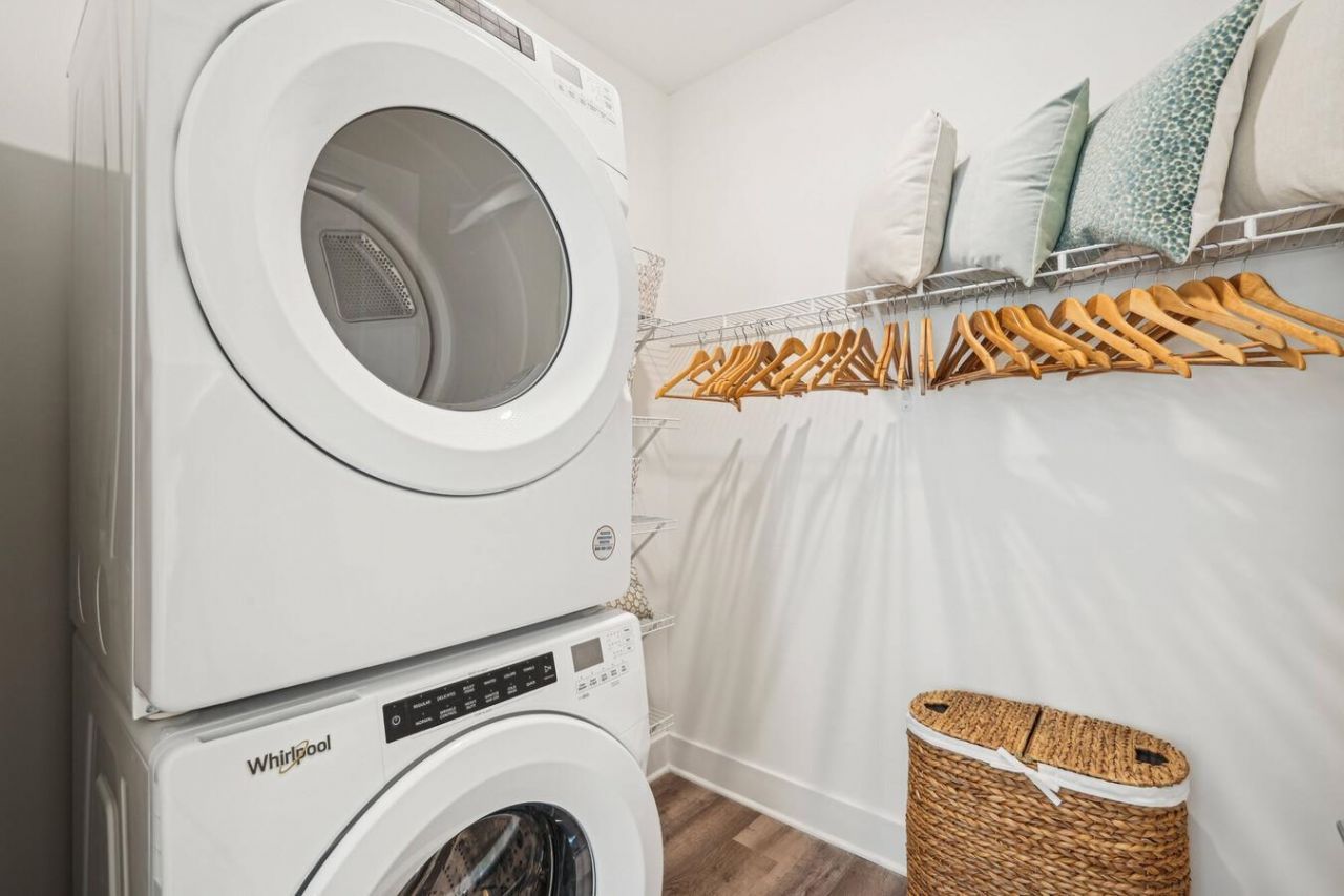 331 Pickwick Dr. Photo 19