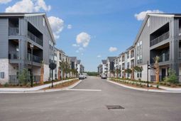 331 Pickwick Dr. photo 4