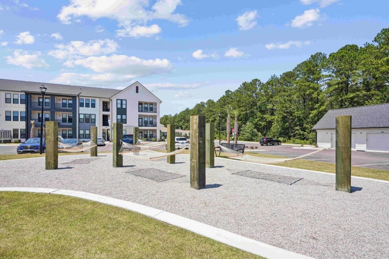 331 Pickwick Dr. Photo 28