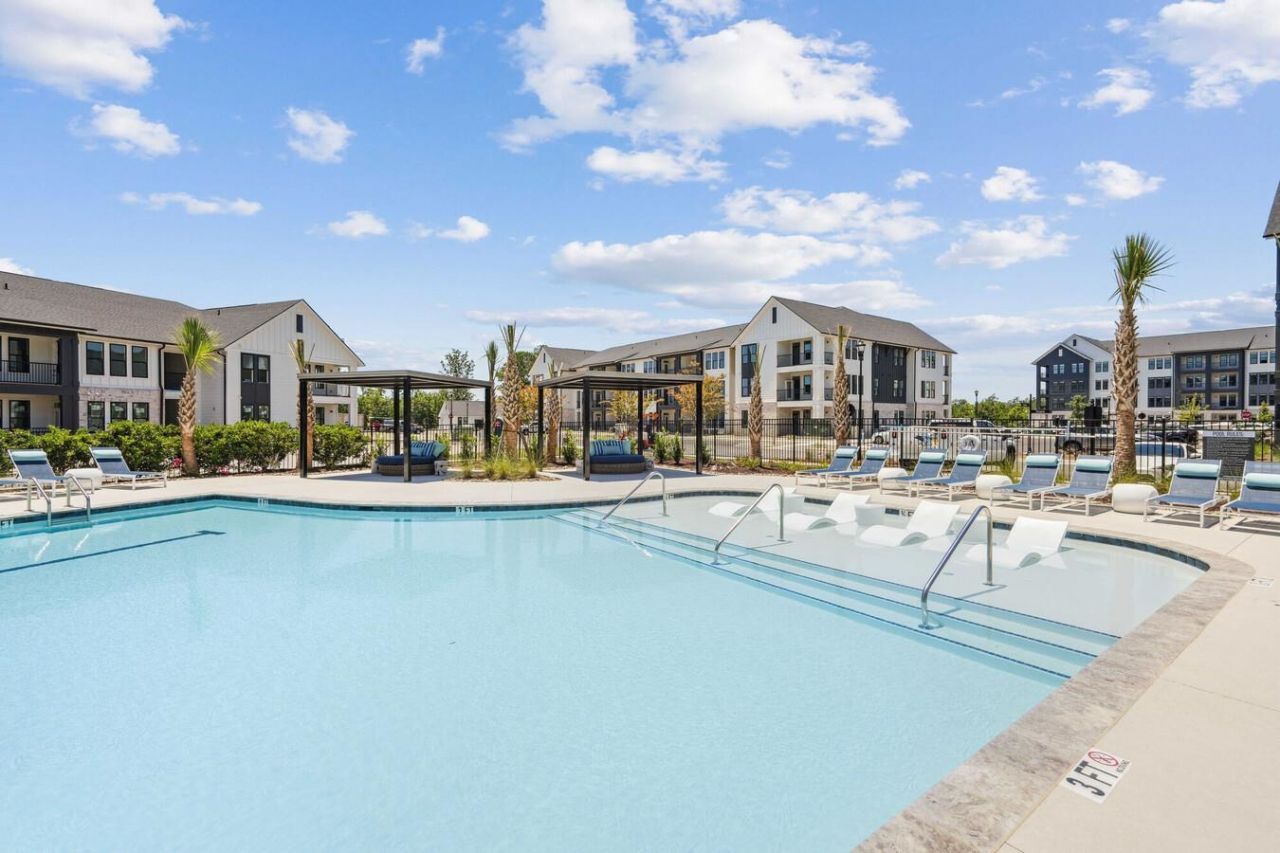 331 Pickwick Dr. Photo 7