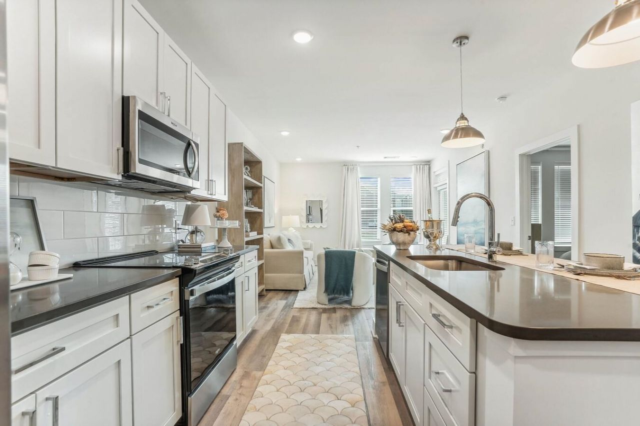 331 Pickwick Dr. Photo 8