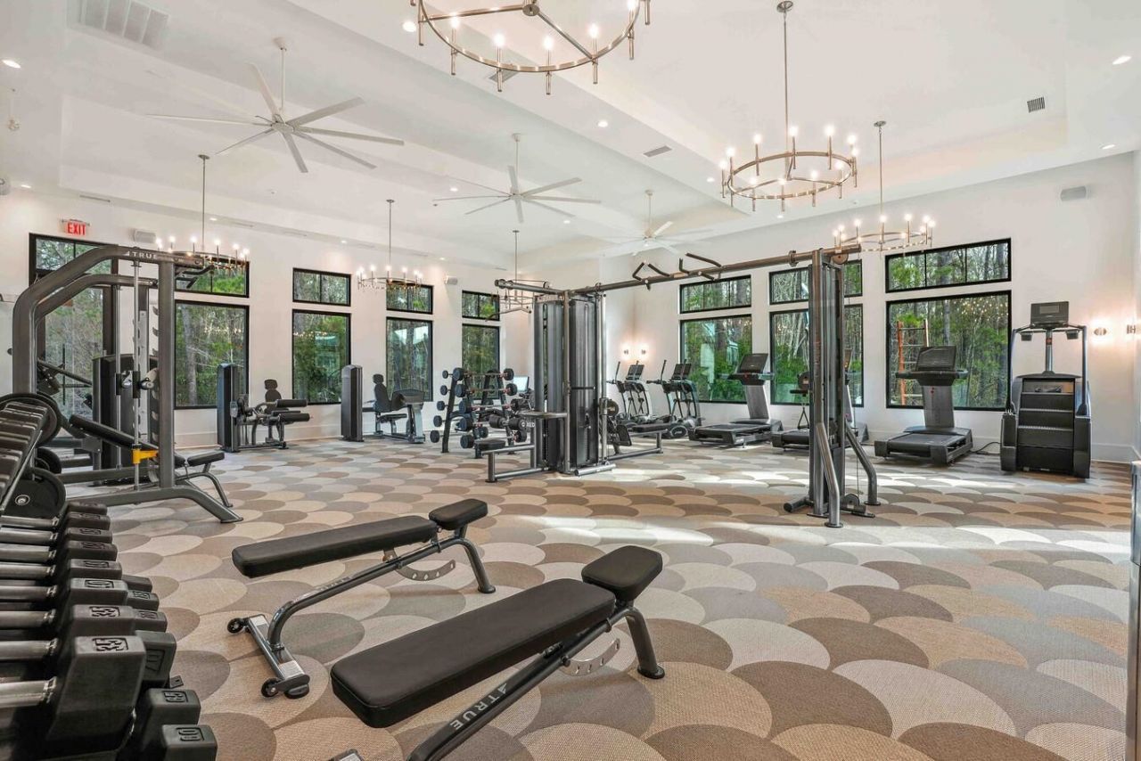 331 Pickwick Dr. Photo 9