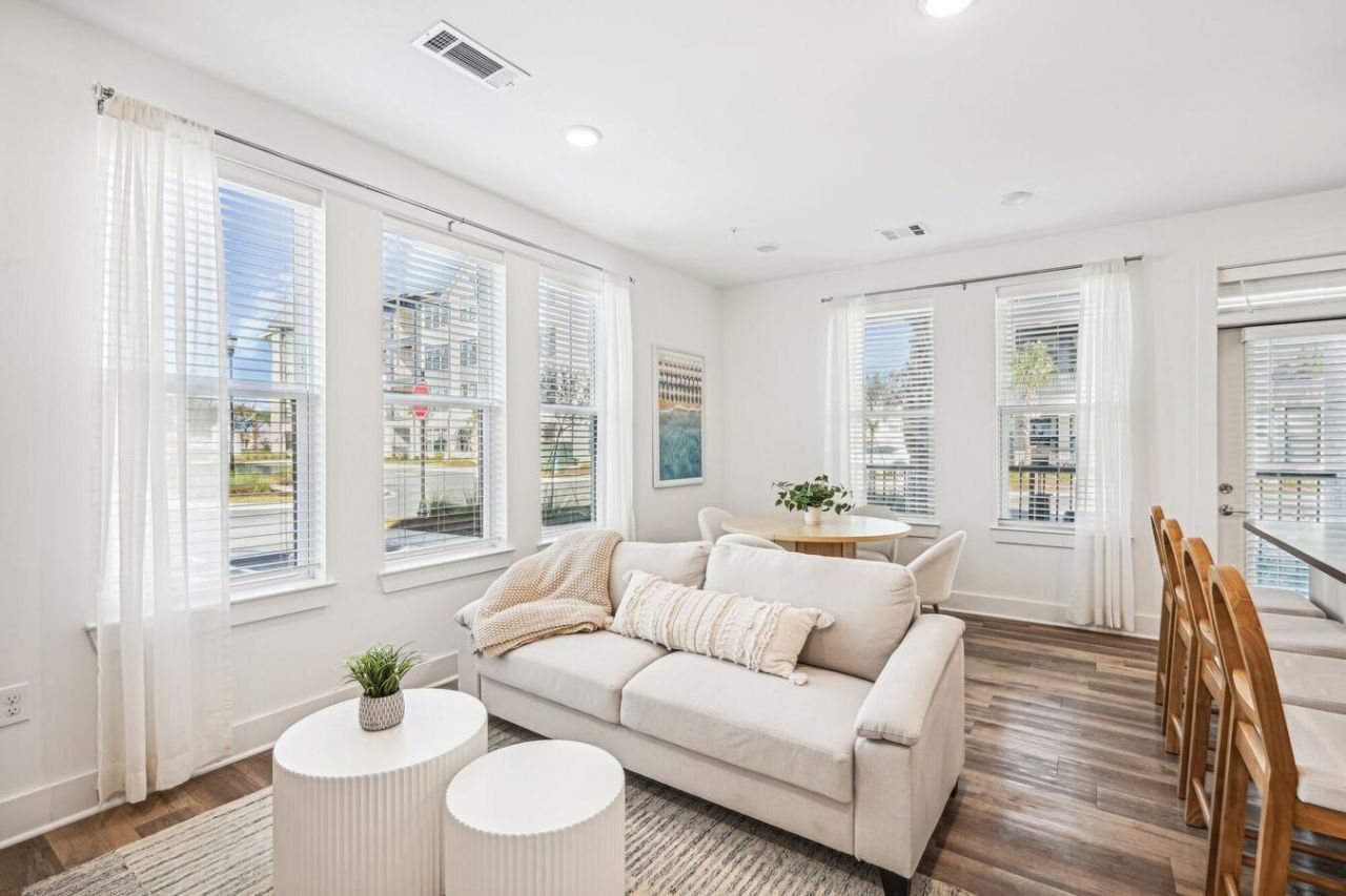 331 Pickwick Dr. Photo 17