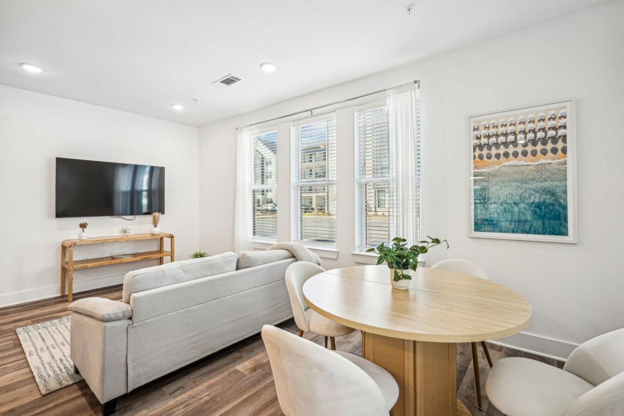 331 Pickwick Dr. Photo 18